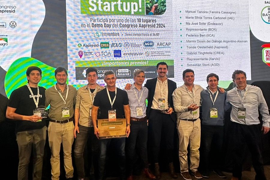 Escenario con las startups finalistas en el Congreso Aapresid